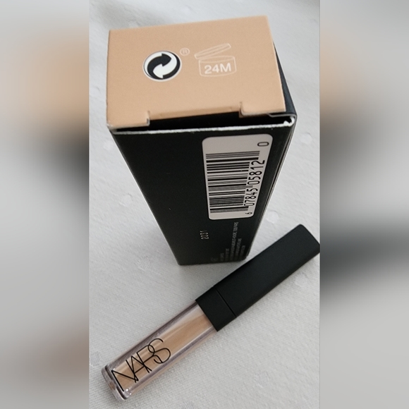 NARS Mini Radiant Creamy Concealer- Custard - Picture 3 of 5